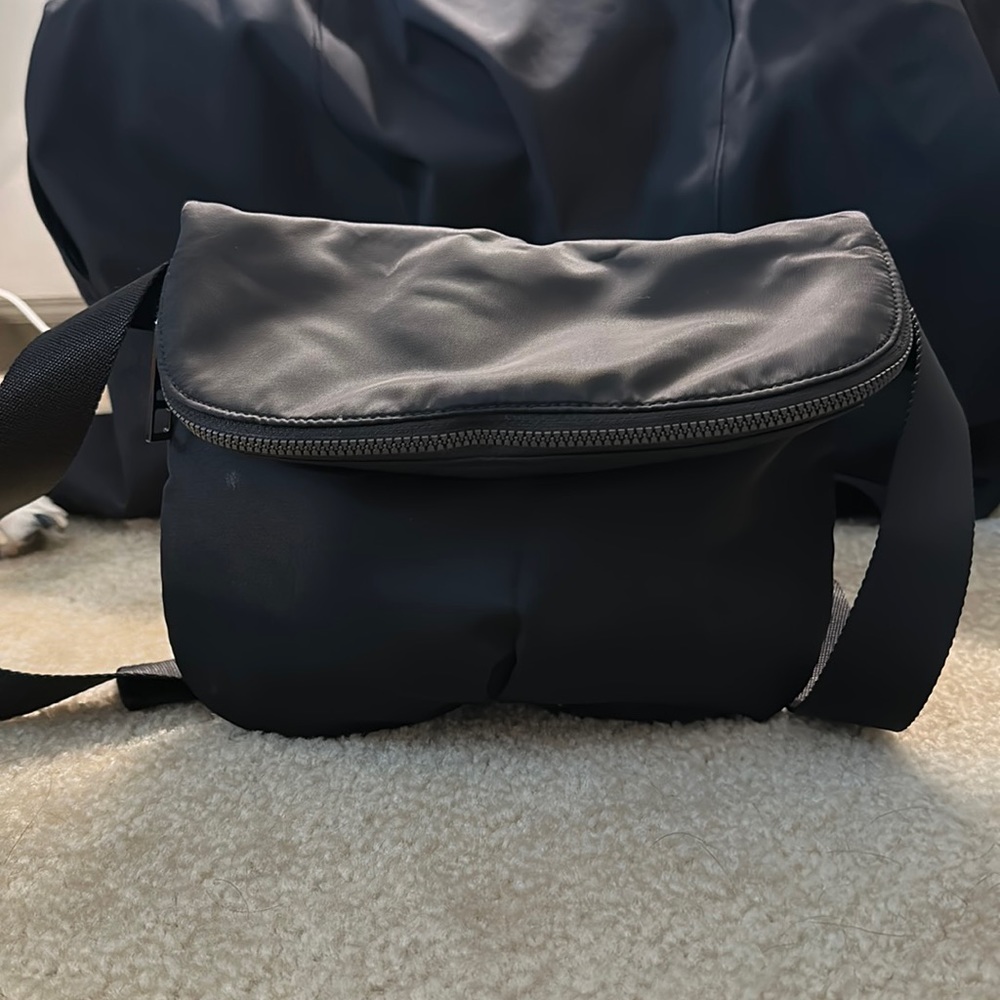 lululemon crossbody bag
